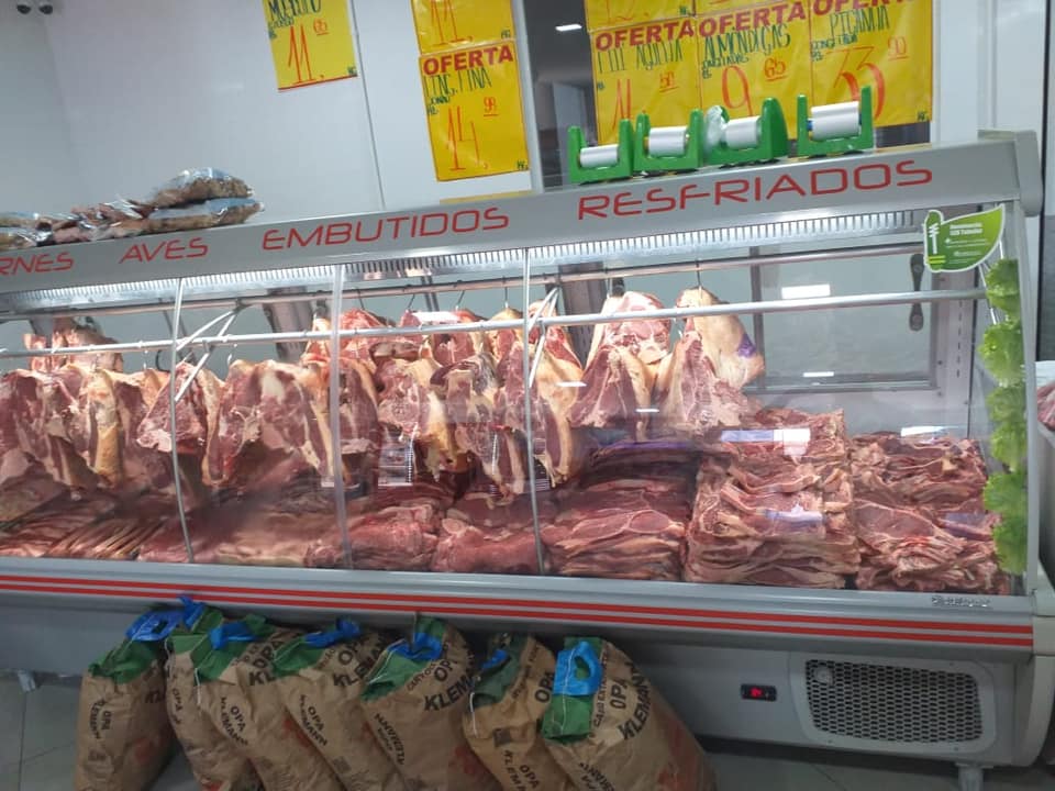 Vitrine de carnes bovinas no Triângulo Carnes