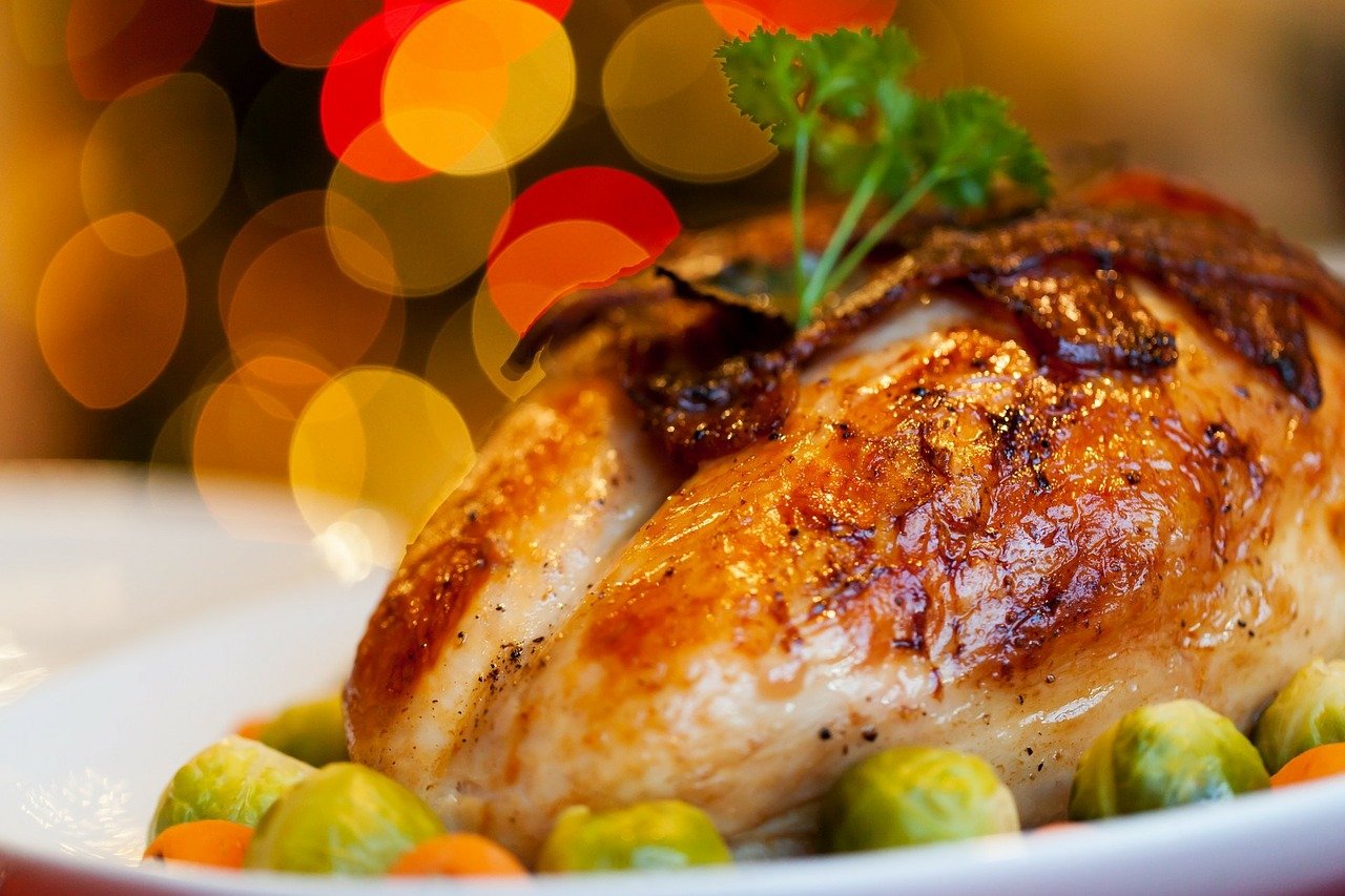 Carne de frango preparada pelo Triângulo Carnes